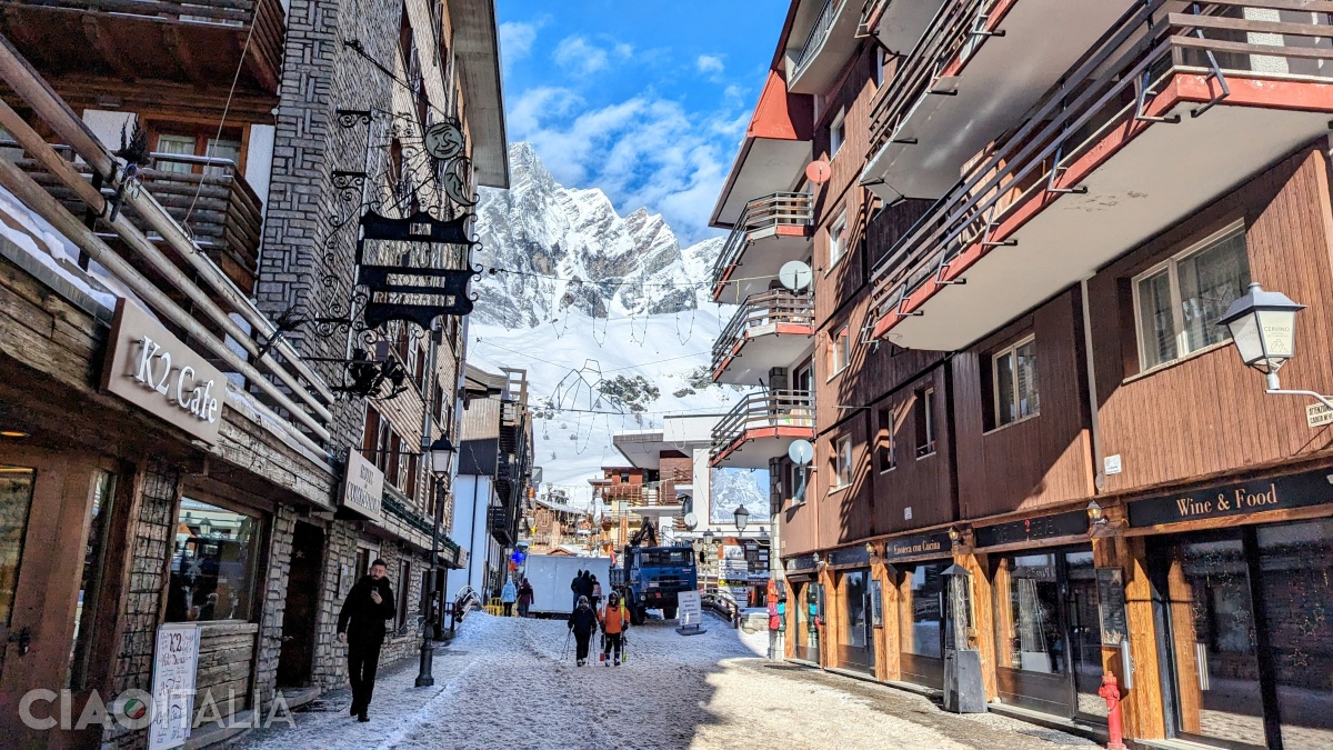 Via Carrel is full of shops and restaurants.