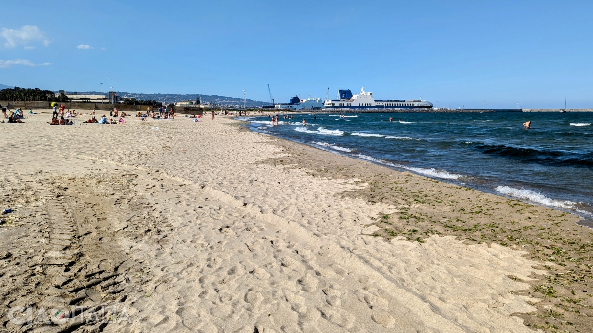 Catania Beach starts near the port and stretches southward.