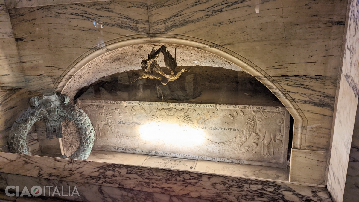 The tomb of the painter Raphael Sanzio