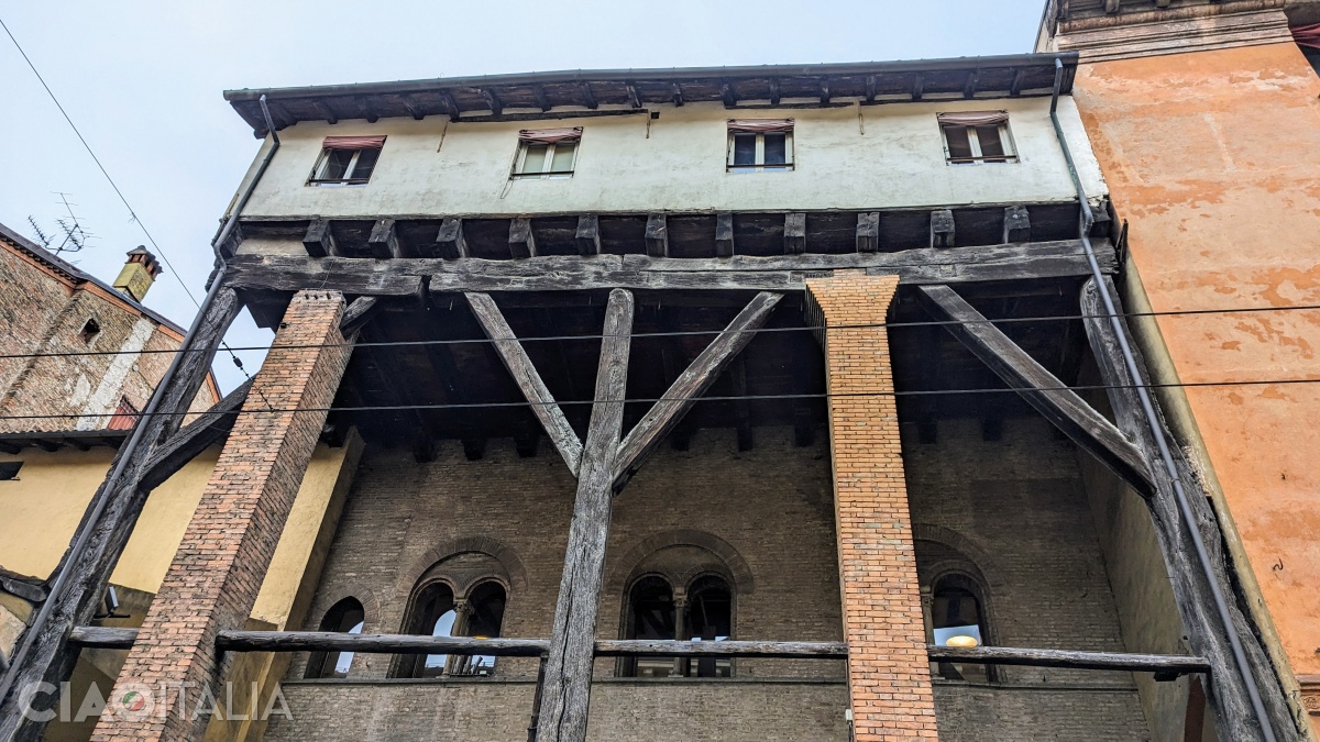 The medieval wooden portico of the Isolani House hides a legend.