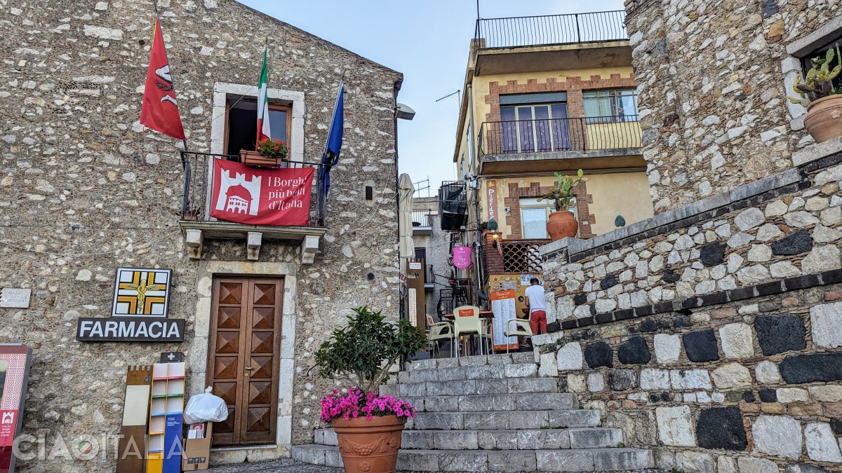 The road to the castle climbs up to the left of the Auditorium.