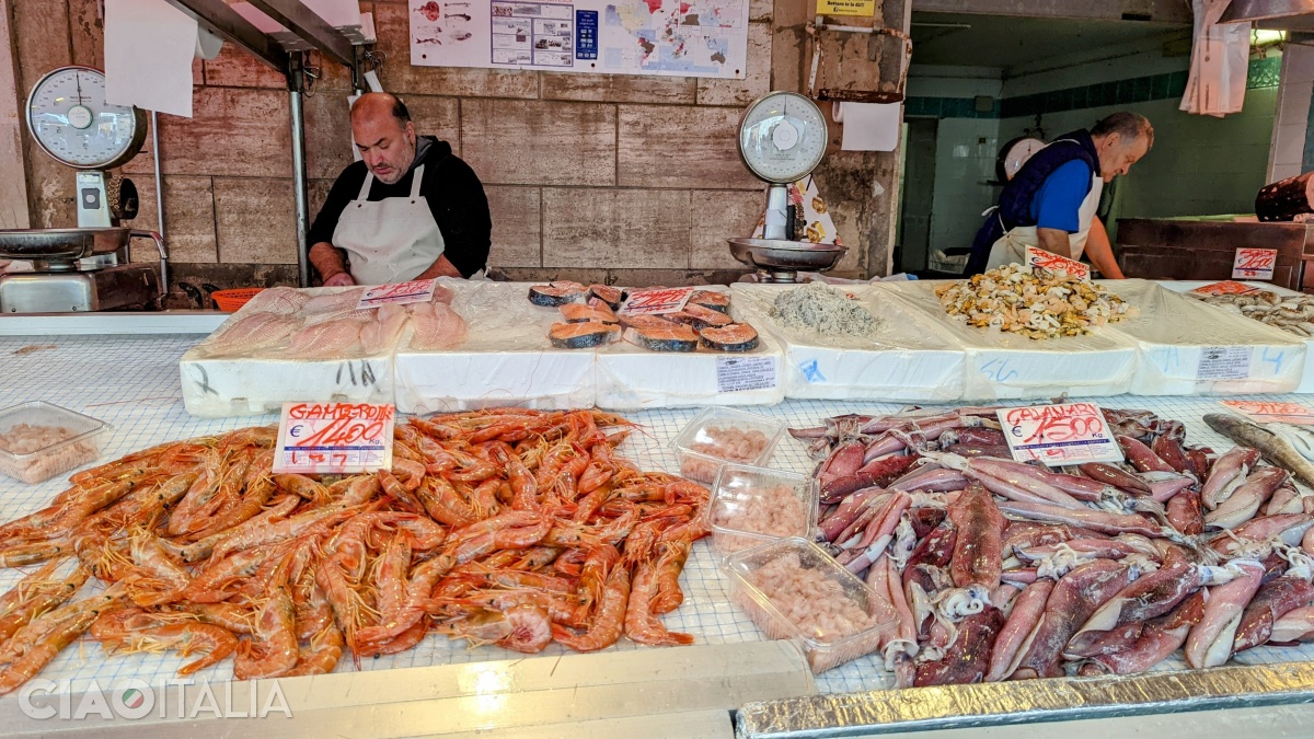 Fish and seafood vendors are always present.