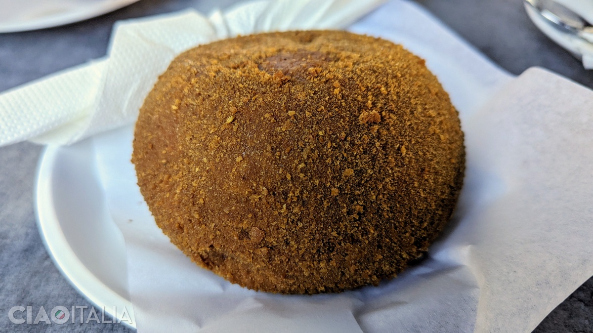 "Iris" looks like a kind of larger doughnut.