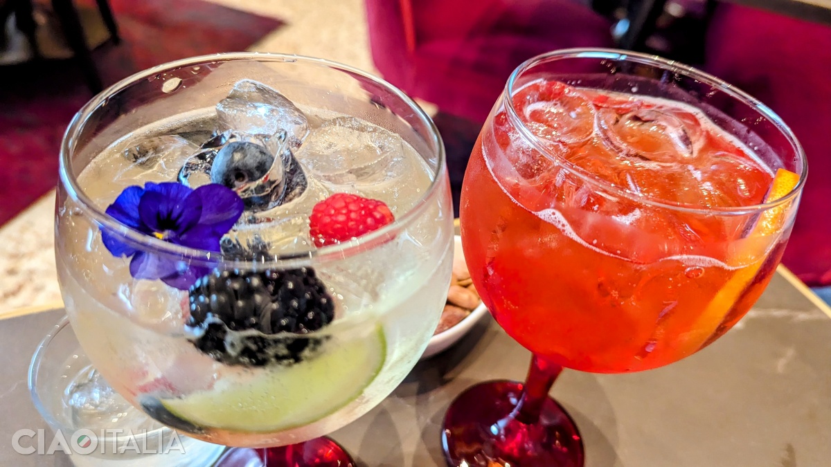 Spritz alla Scala and Campari Spritz at the Foyer bar, next to the museum