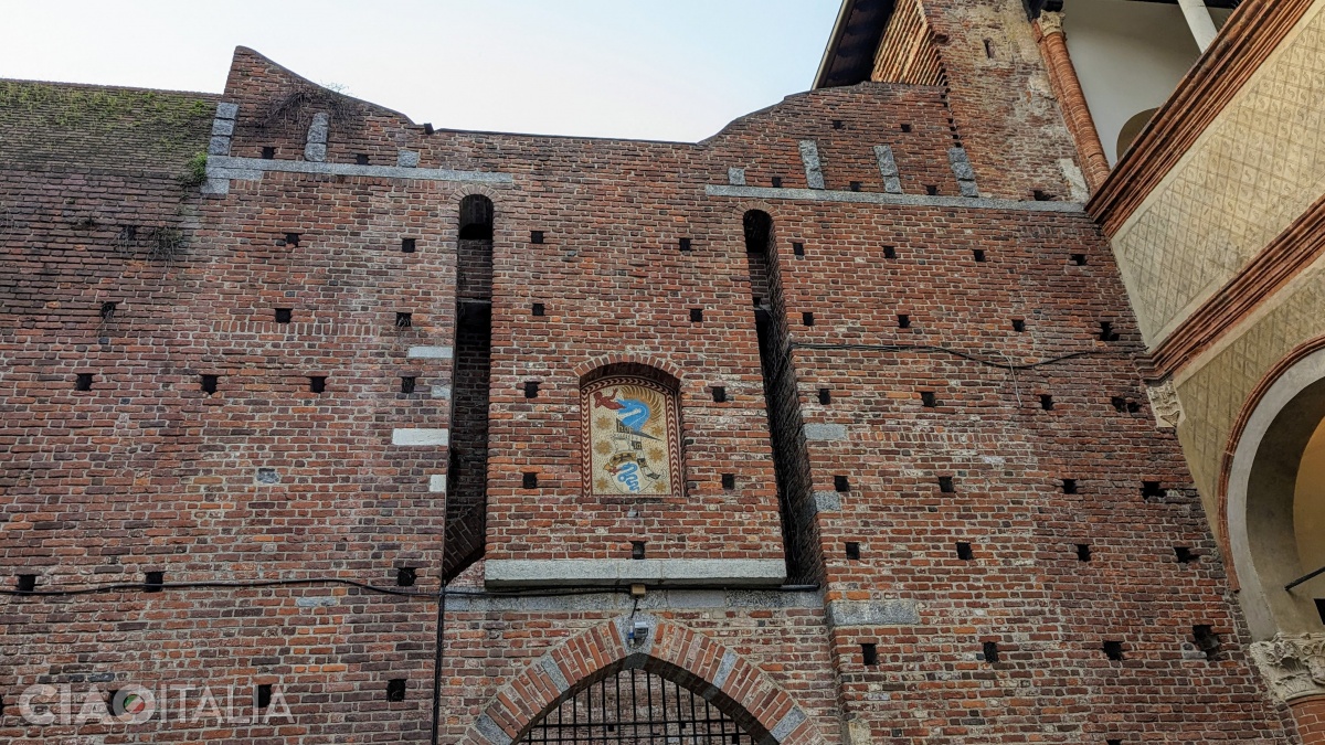Above Porta del Barcho is the coat of arms of the Dukes of Milan.