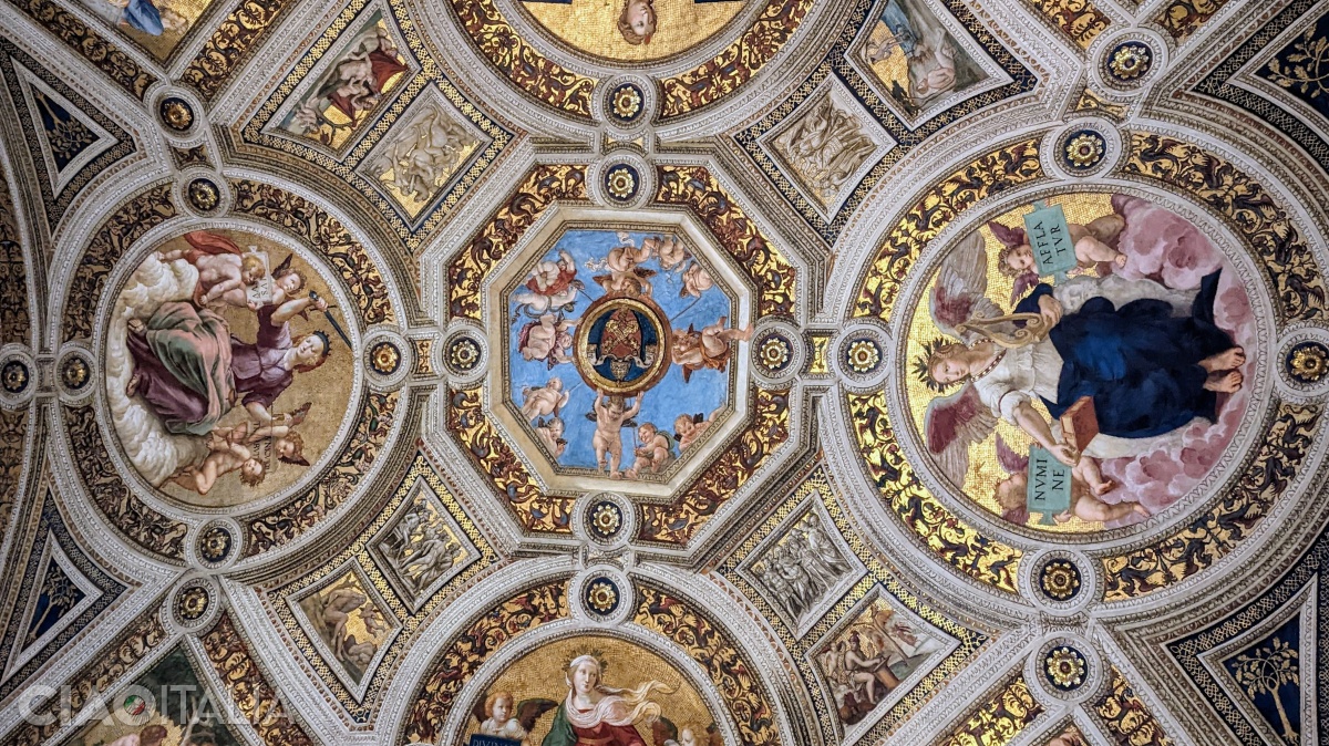 On the vault are painted female allegories of philosophy, theology, poetry, and justice.