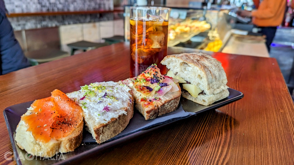 Cicchetti and spritz at Bar Ai Do Leoni