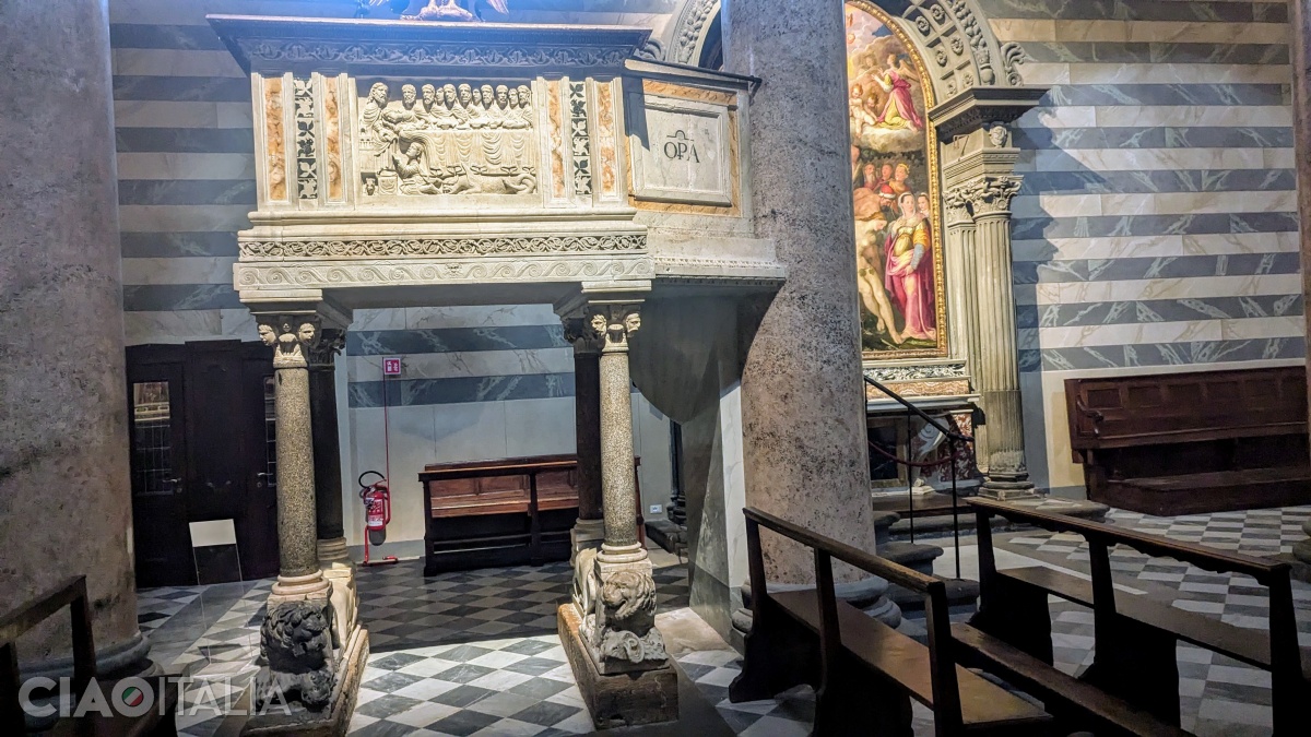 The pulpit was installed in 1584. Some parts of it date back to the 12th century.