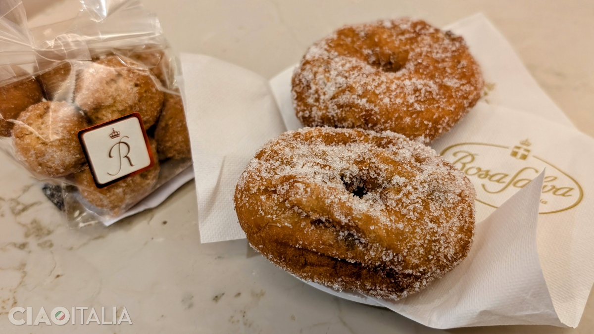 "Frittelle con il buco" and castagnole at Pasticceria Rosa Salva