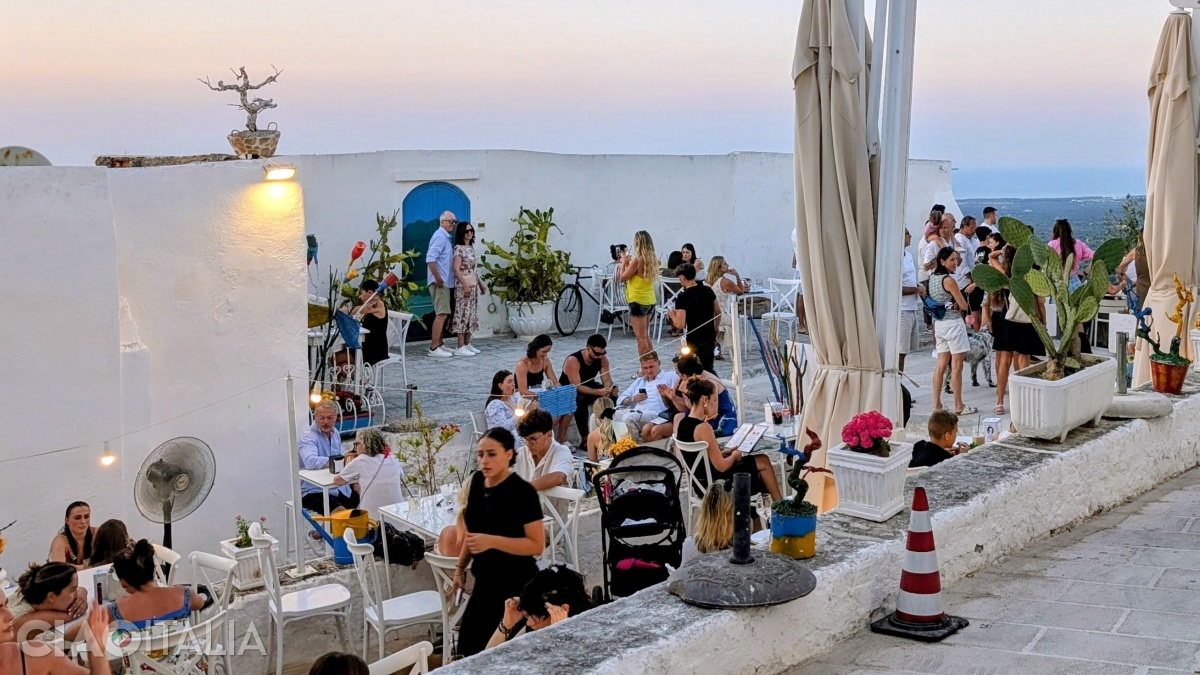 Most tourists who visit Ostuni take photos at the "Blue Door", which has now become famous.