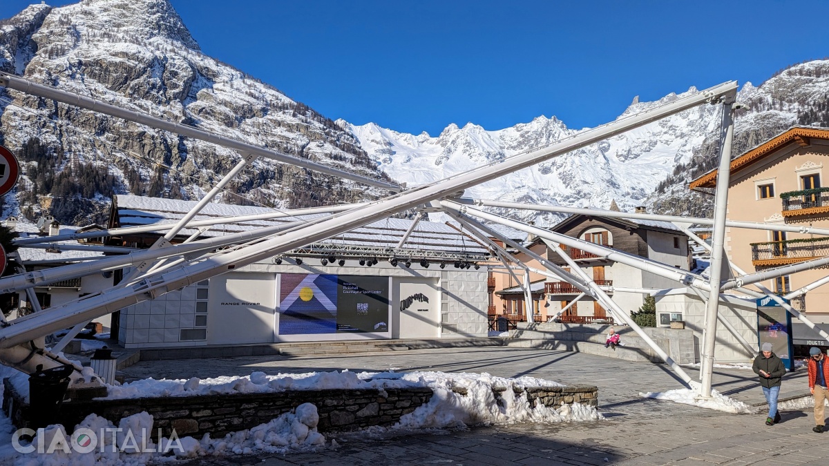 The modern event space in Jardin de l'Ange