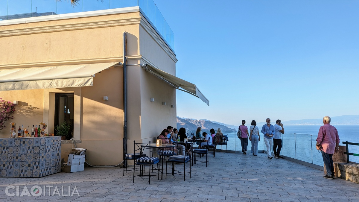 Caffetteria Belvedere offers a panoramic view.