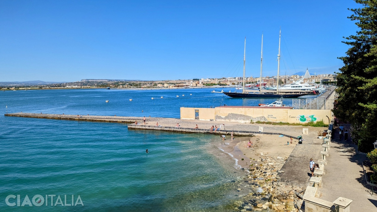 To the right of the gate is Porto Grande.