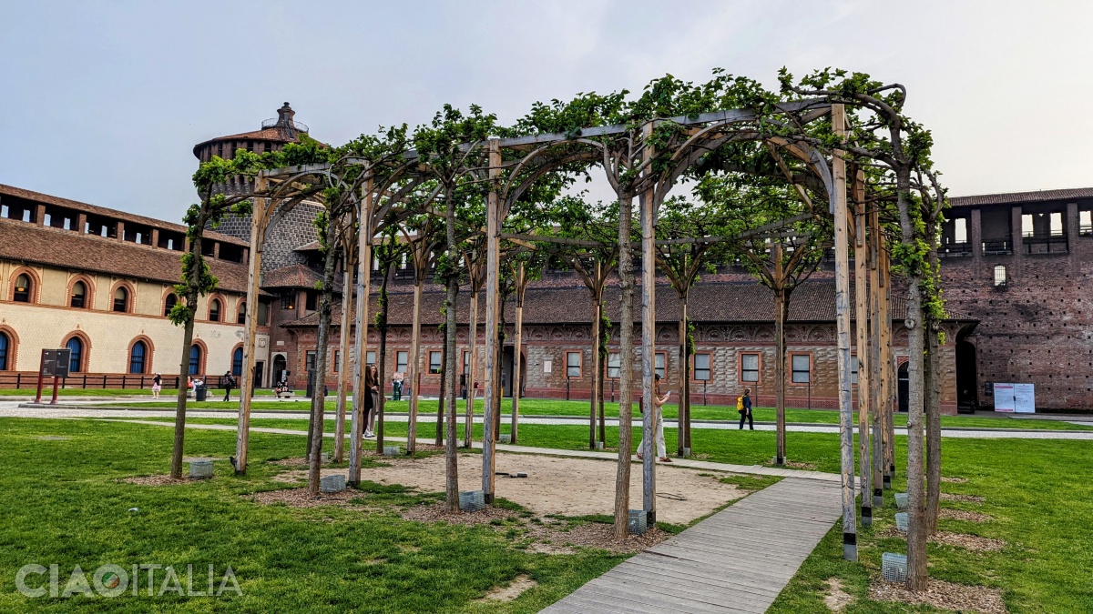 Access to the inner courtyards of the Sforza Castle is free.