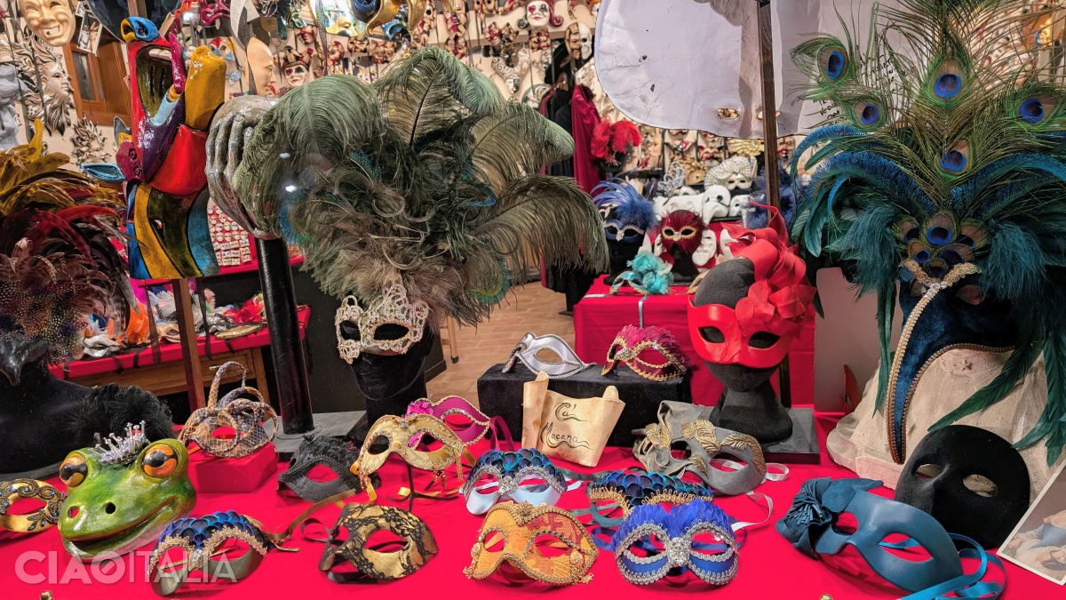 Choose authentic Venetian masks instead of those made in China.