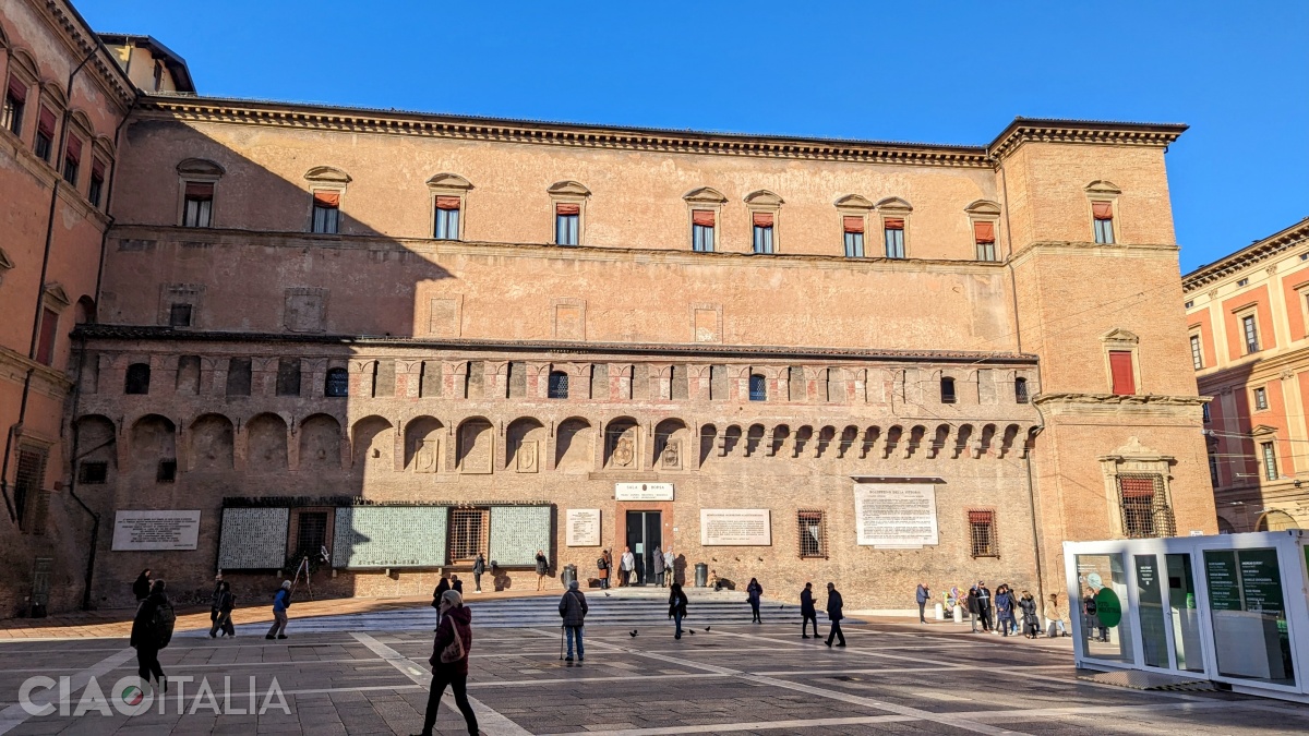 The Sala Borsa Library is attached to the Town Hall Palace, on the right side.