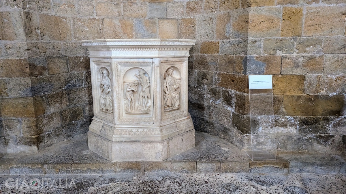 The baptismal font made by Sansovino in 1502