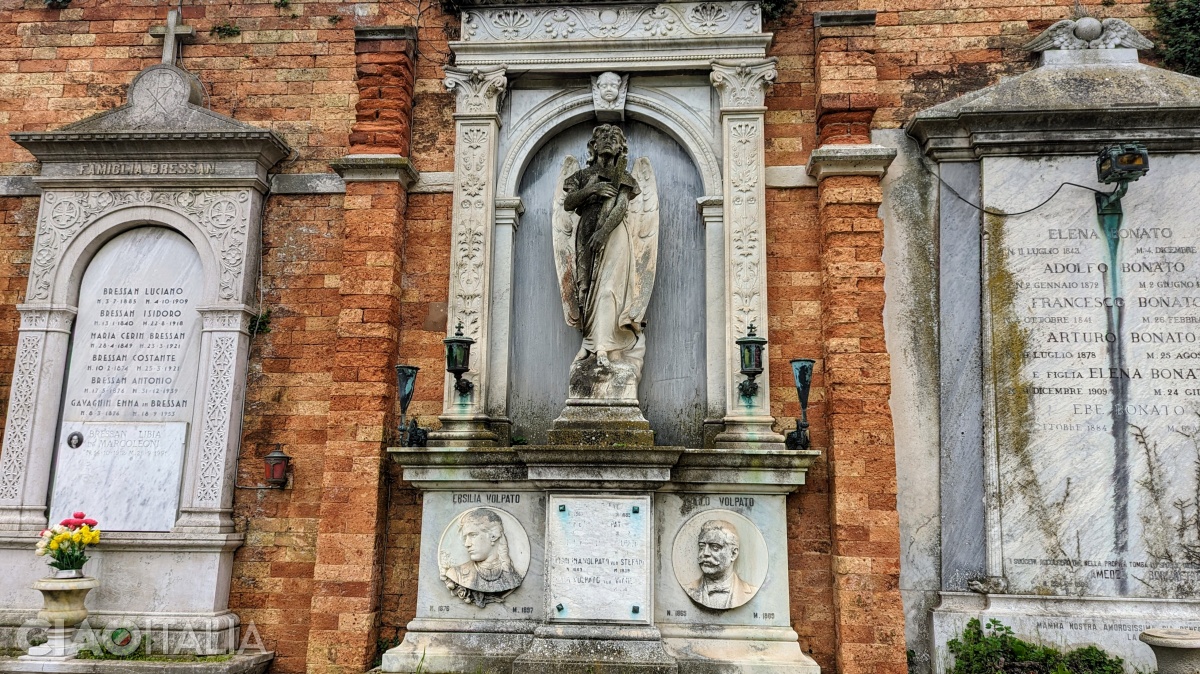 The funerary monuments are built in various styles.