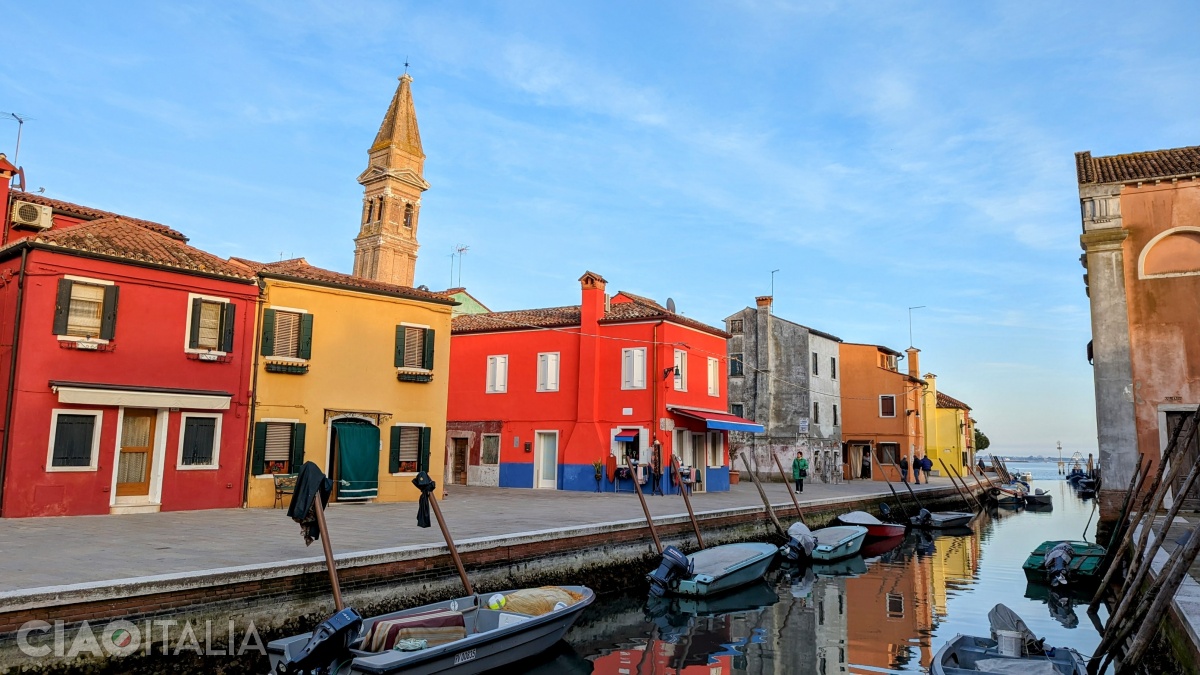 The leaning tower of Burano is one of the island’s symbols.