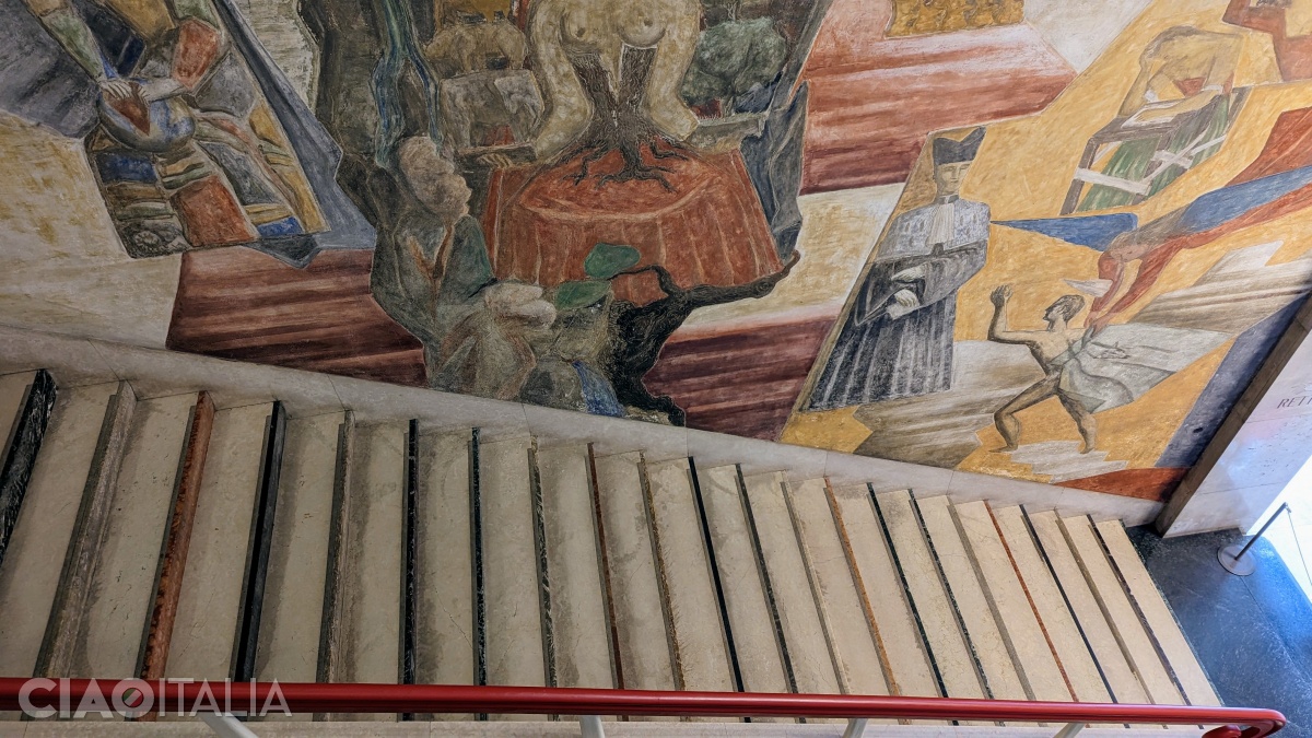 The Scala del Sapere and the frescoes painted by Gio Ponti