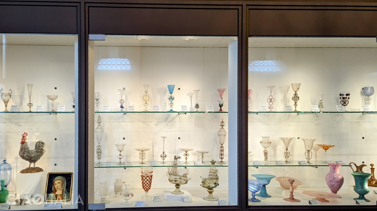 Glass objects made in the 19th century