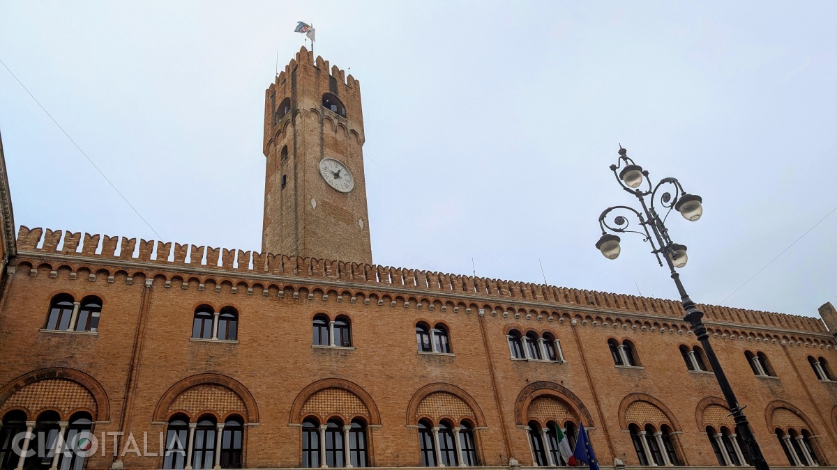 The Torre Civica rises above the Palazzo del Podestà.