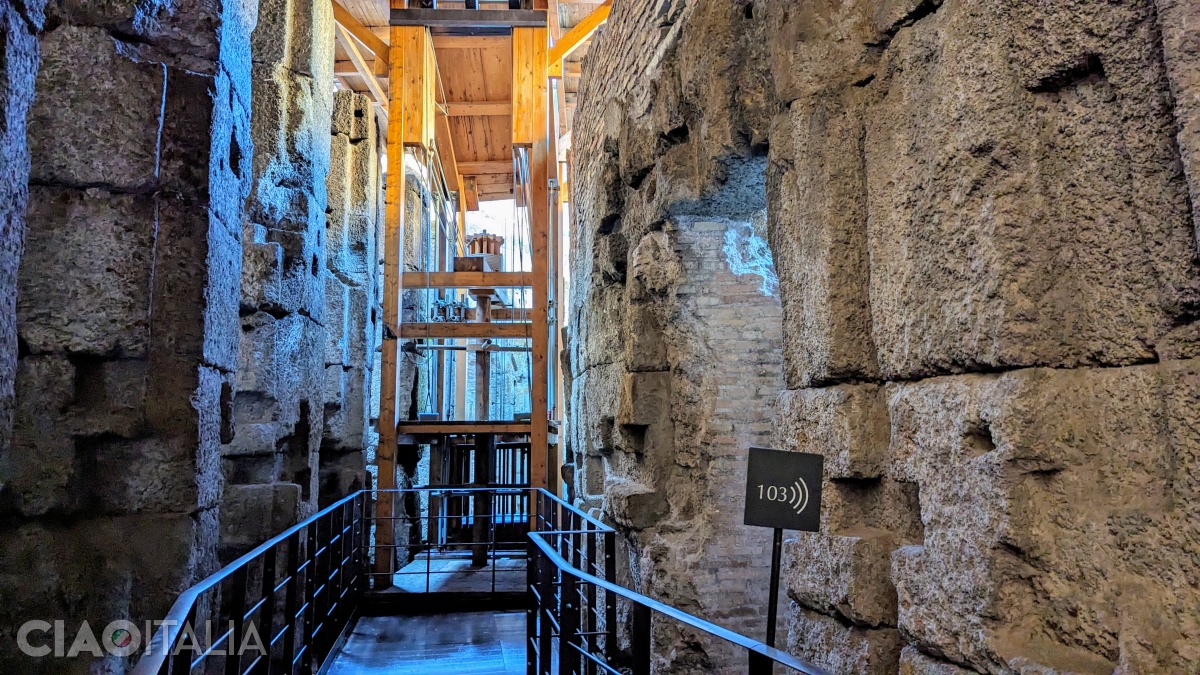 Animals and scenery were lifted into the arena using a complex system of pulleys.