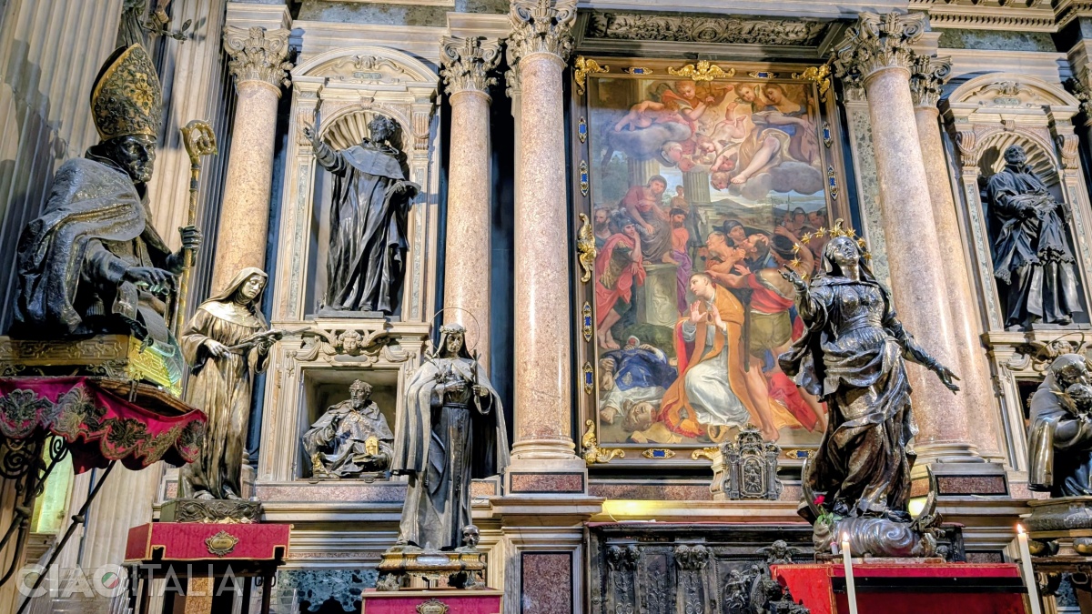 Bronze statues and silver busts adorn the chapel.
