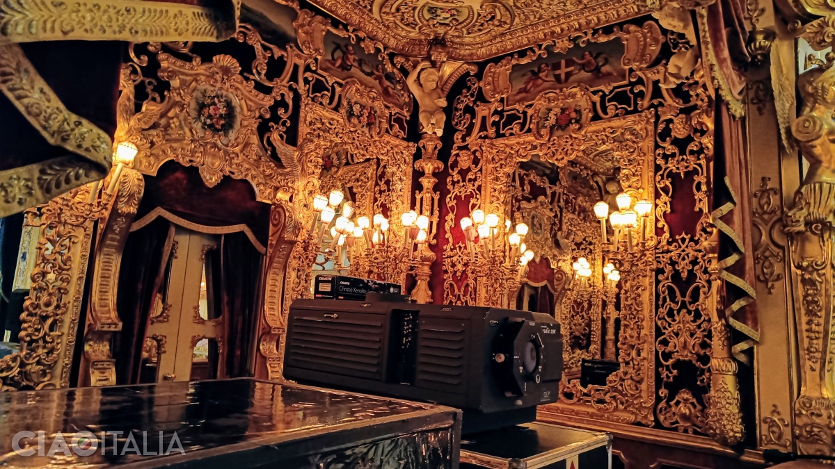 The royal box was rebuilt in 1849. It is decorated with red velvet and gold leaf.