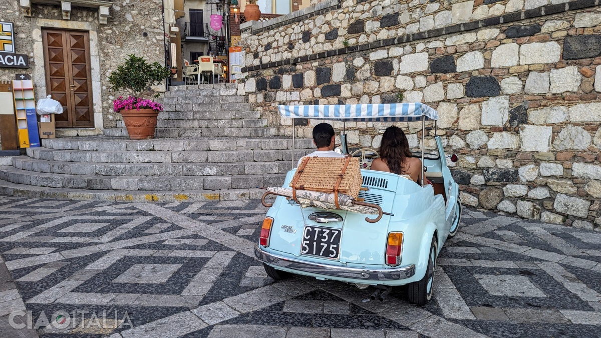 By car to Castelmola (the chic option)