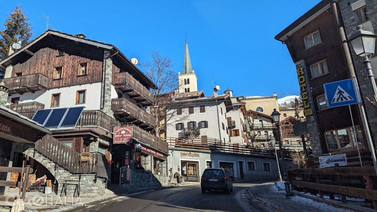 The village of Paquier is located near the Gouffre de Busserailles.