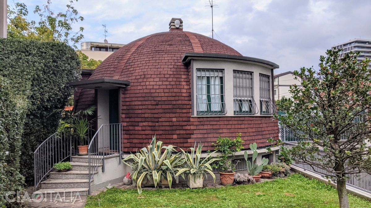 Igloo house in Via Lepanto