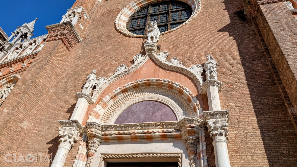 The statues above the portal depict (from left to right) the Archangel Gabriel, Saint Christopher, and the Virgin Mary.