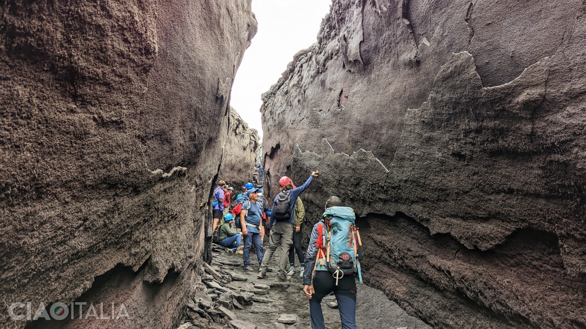 Crossing a lava&nbsp;canyon