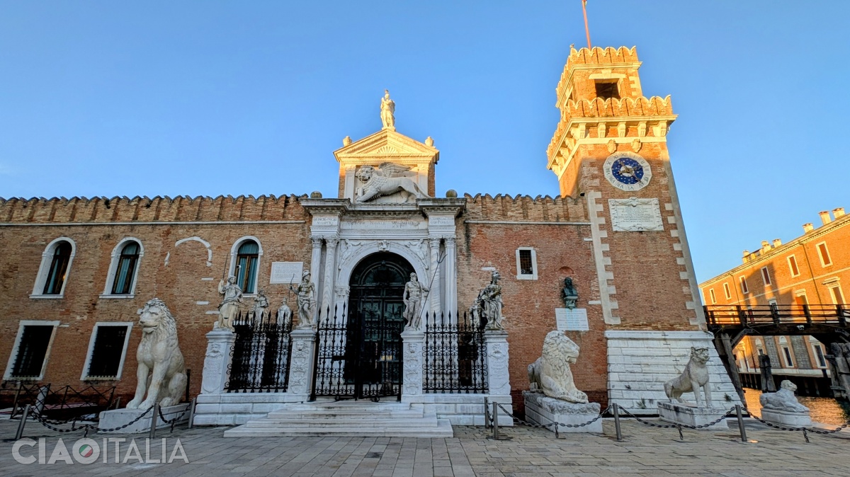 "Porta da Tera" was among the first constructions in the Renaissance style in Venice.
