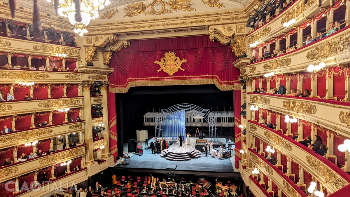 Before the start of the opera "La Rondine" at La Scala in Milan