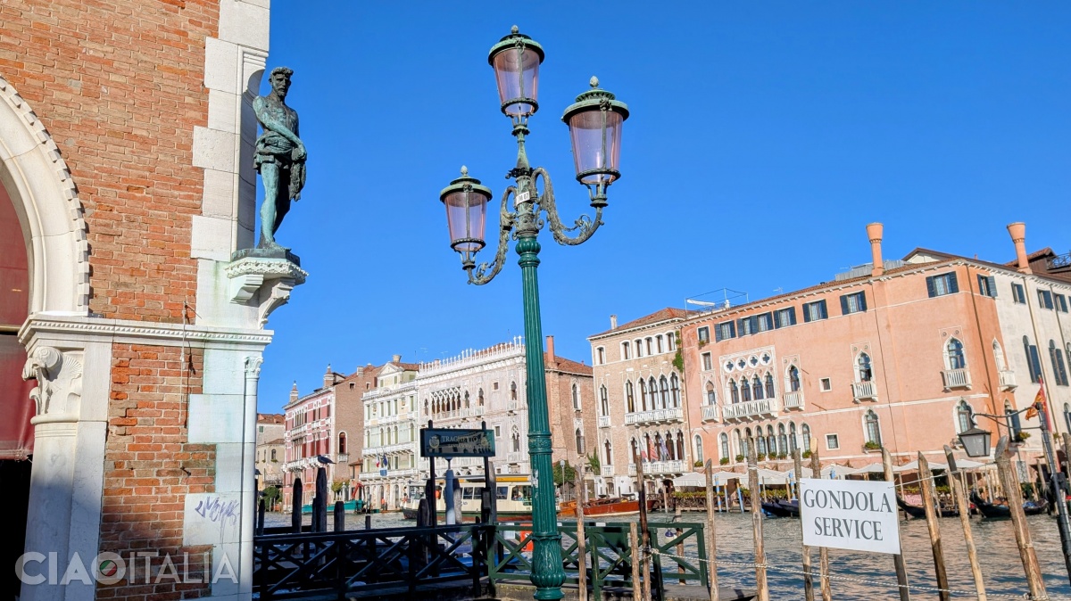 The bronze statue of St. Peter is signed by Cesare Laurenti.
