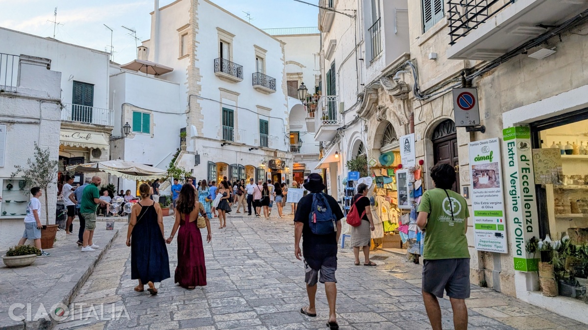 Via Cattedrale divides the historic center of Ostuni in two.