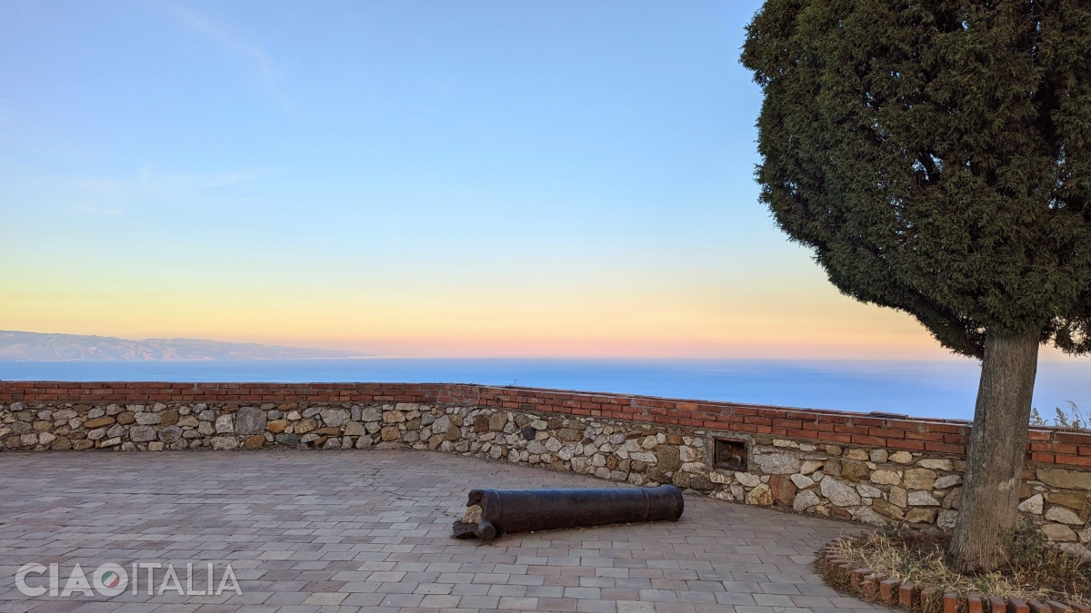 At the castle, the Spanish cannon found in the vicinity of the Church of San Biagio is on display.