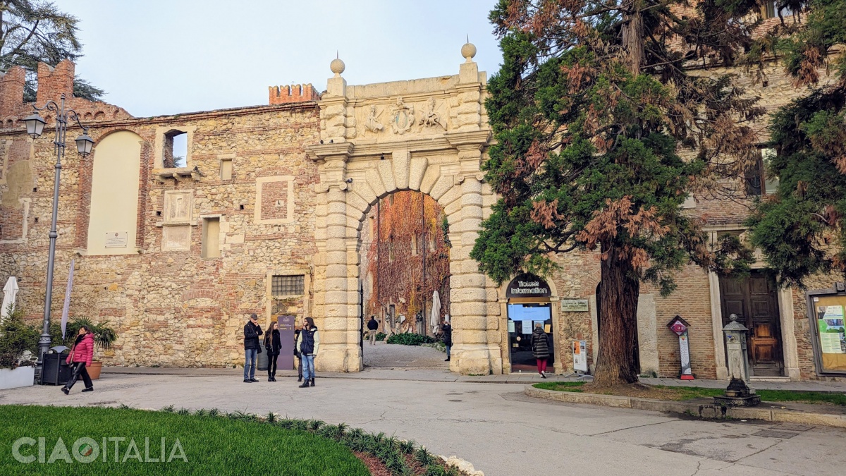 Entrance to the Olympic Theatre, in Piazza Matteotti