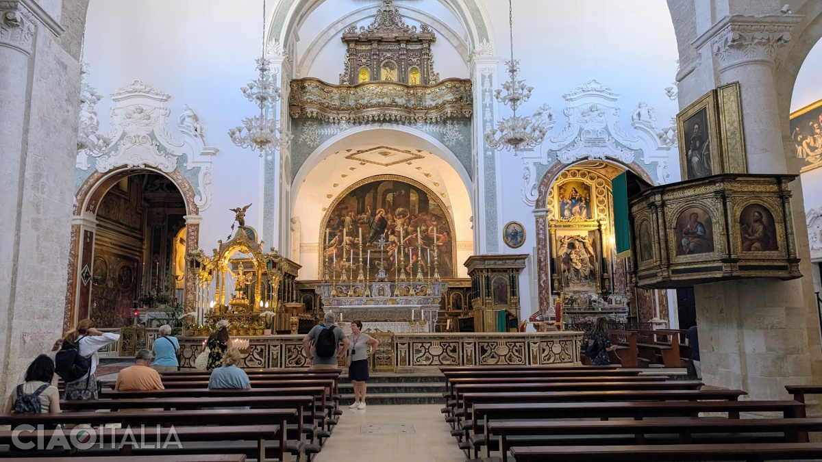 The Chapel of San Vito is located above the high altar.