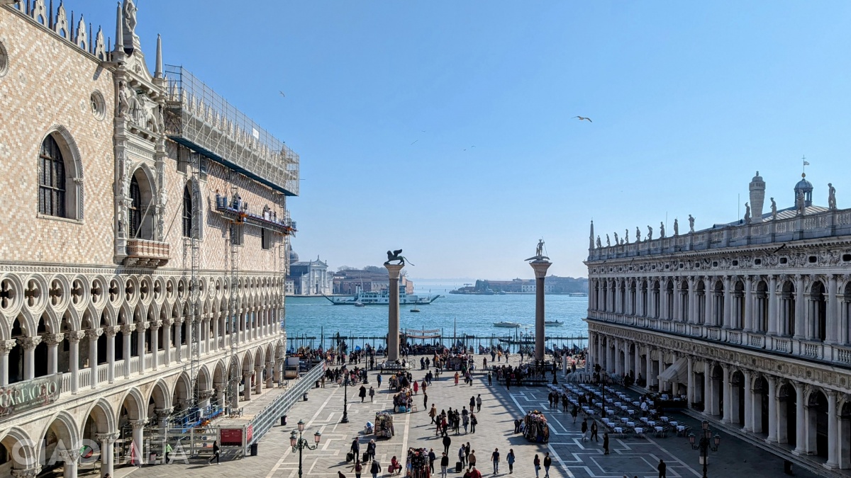 According to a Venetian superstition, it is bad luck to walk between the two columns in Piazzetta San Marco.