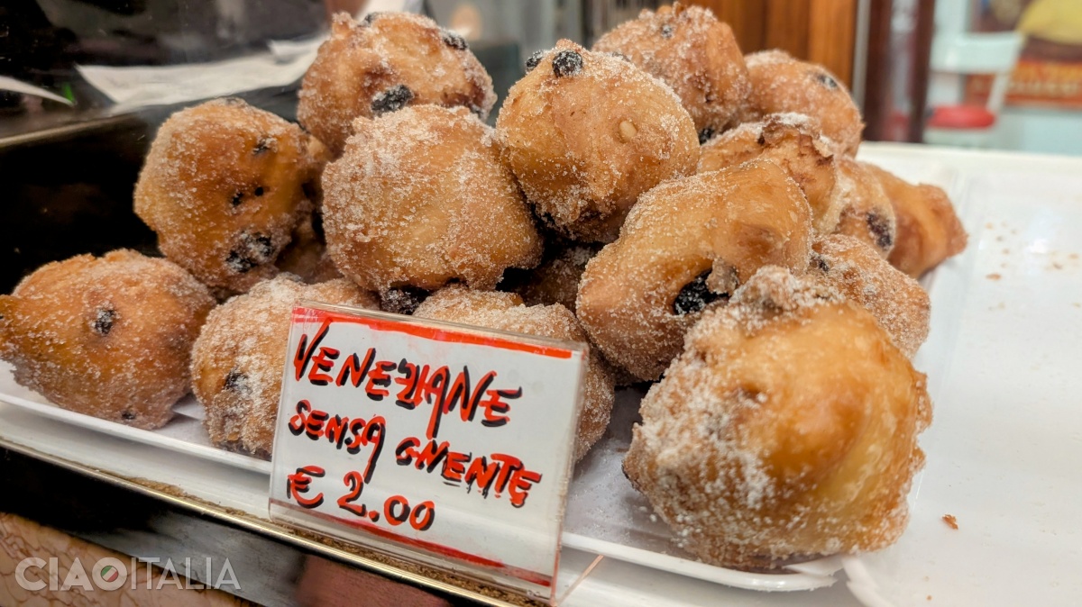 Plain doughnuts are made from dough with raisins and pine nuts.