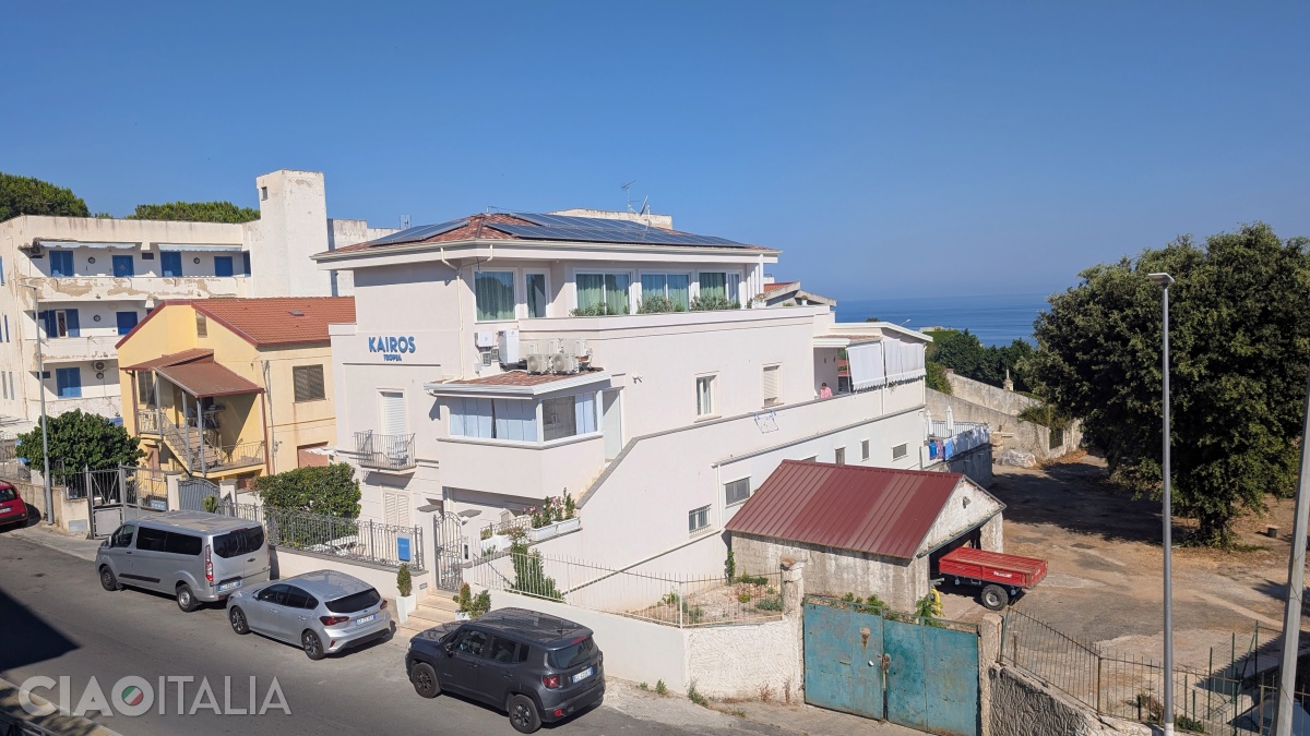 Opposite Residenza Estea is Villa Kairos, which has a swimming pool.