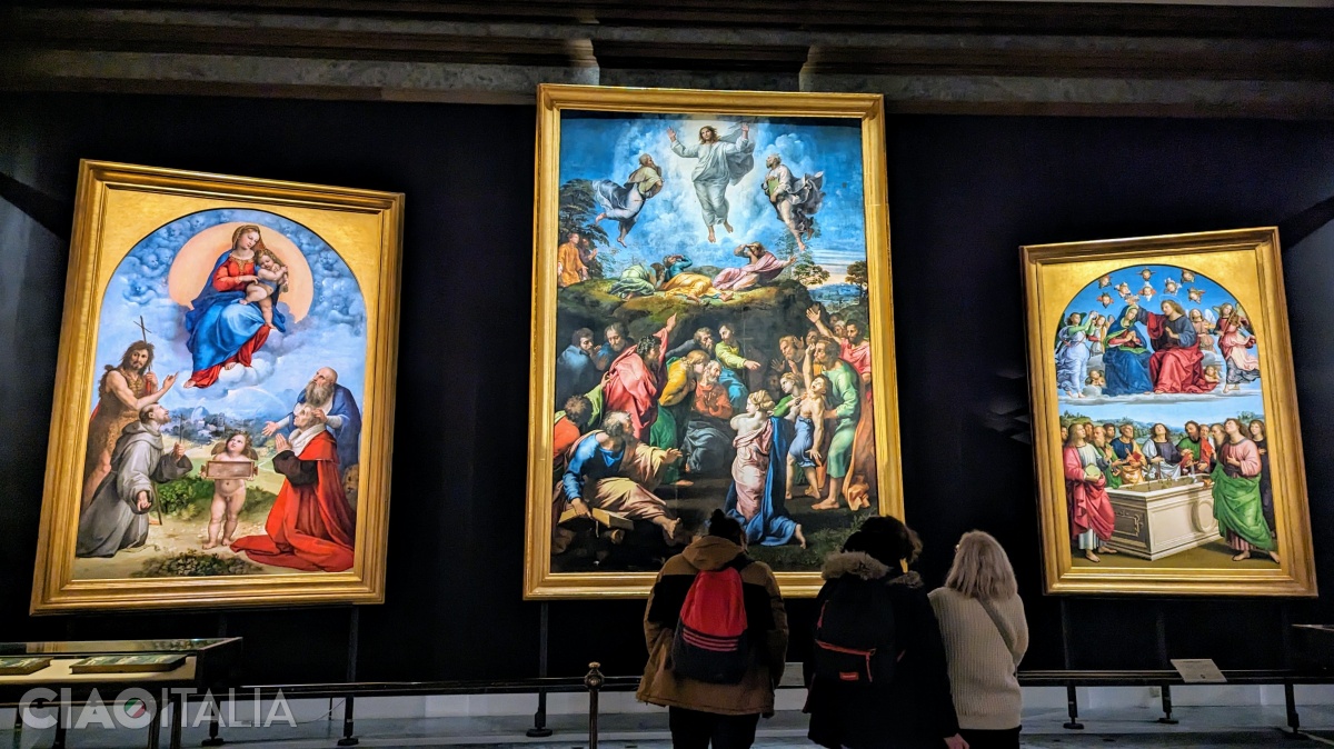 Raphael - "The Transfiguration", flanked by "The Coronation of the Virgin" (right) and the "Madonna of Foligno" (left)