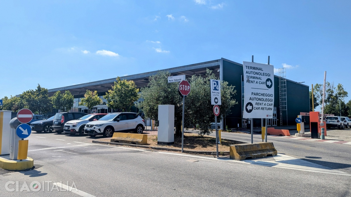 The car rental terminal in Pisa