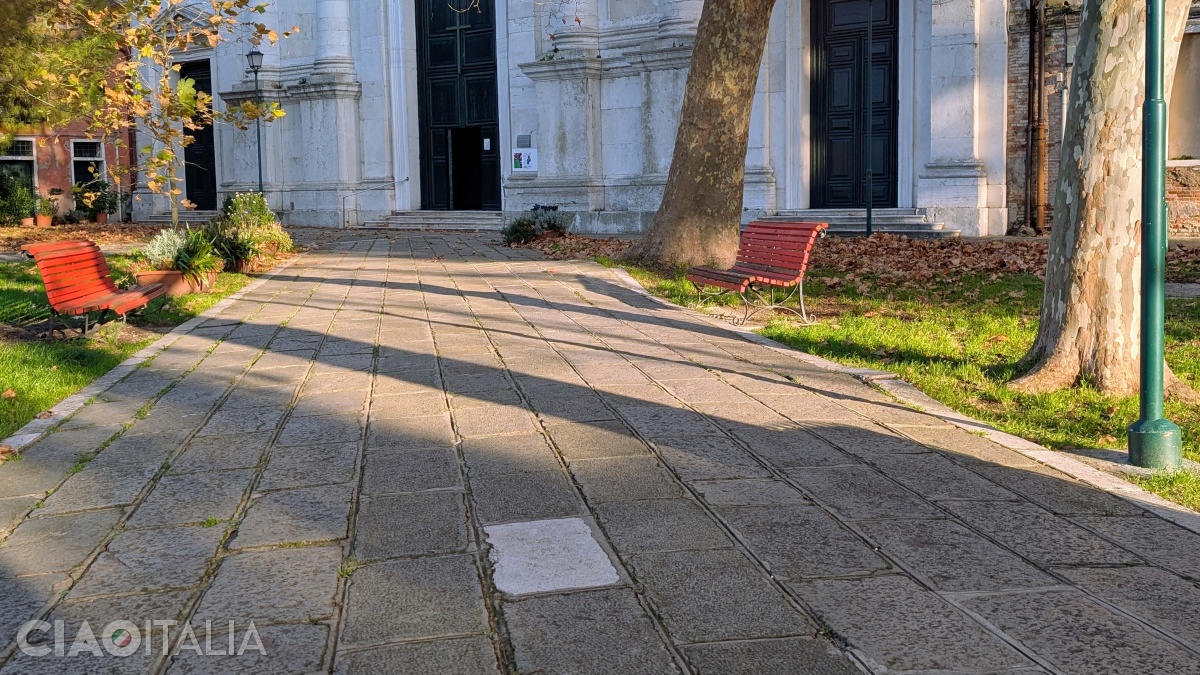 The white stone in the pavement marks the meeting place between the patriarch and the doge.