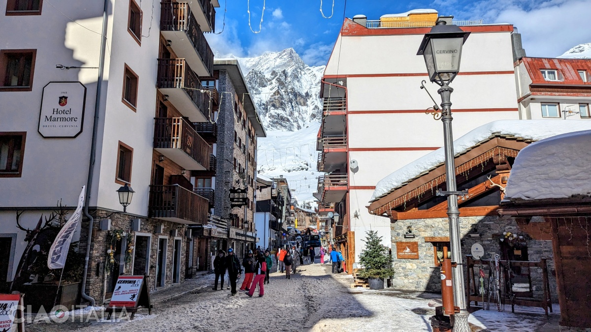 Hotel Marmore is located right in the center, on Via Carrel.