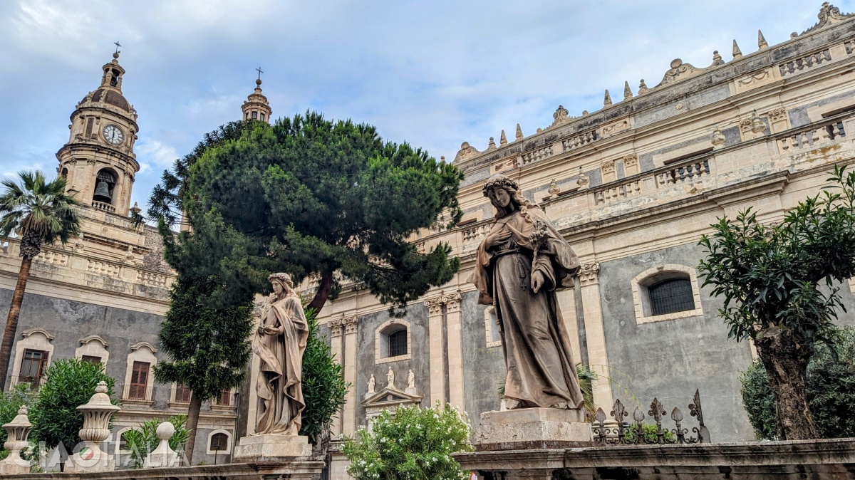 The statues decorate the cathedral's fence.