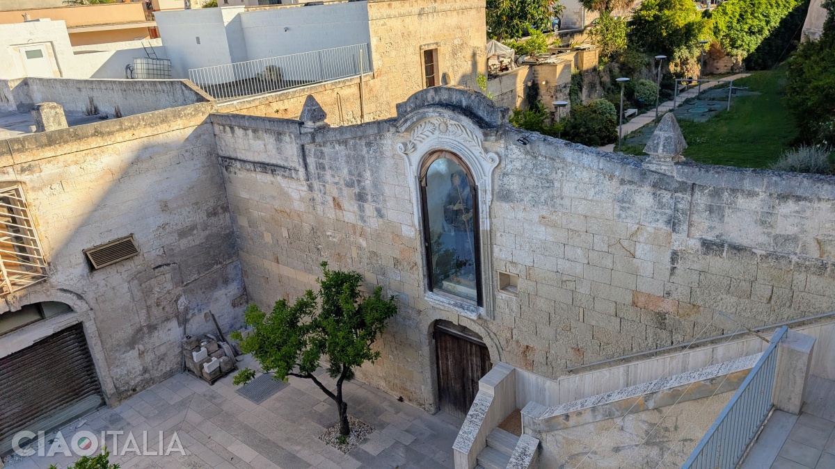 The Church of San Matteo dell'Arena is located within the defensive moat.